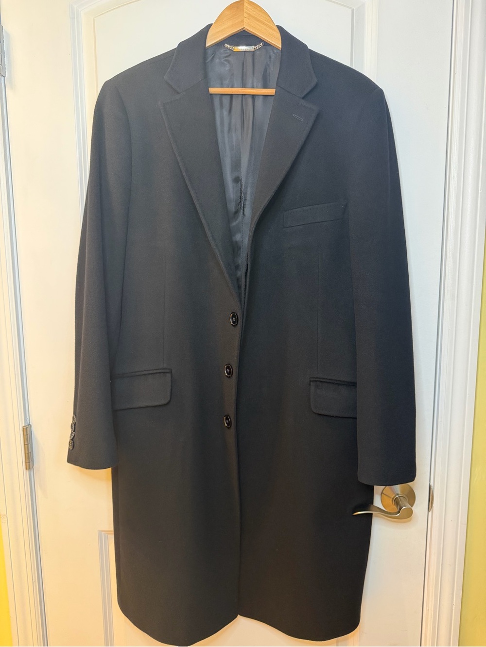 Dolce & Gabbana Men's Black Single-Breasted wool/ cashmere blend coat, US 42
